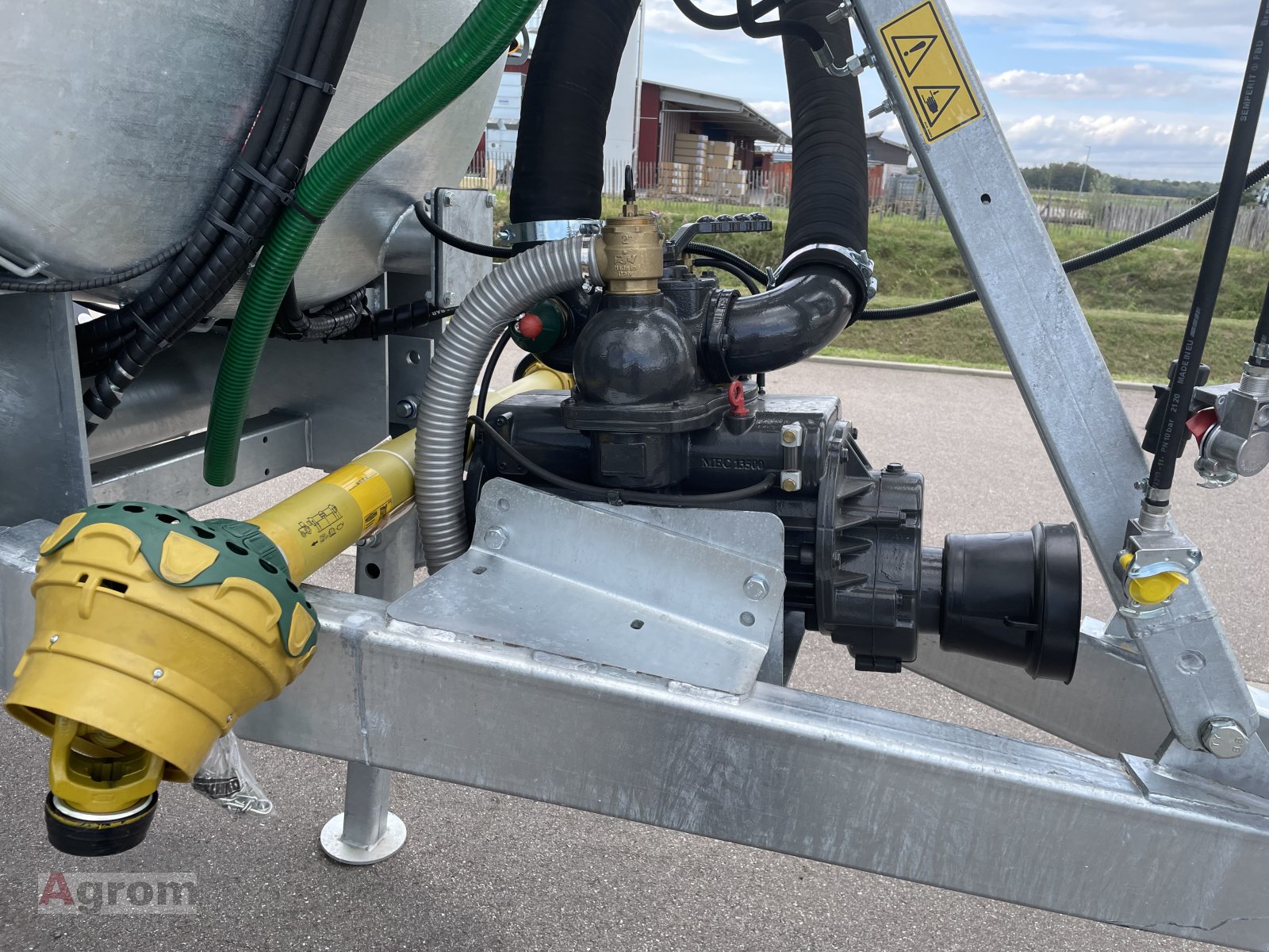 Vakuumfass des Typs Fliegl VFW 12000 MAXXLine, Neumaschine in Meißenheim-Kürzell (Bild 9)