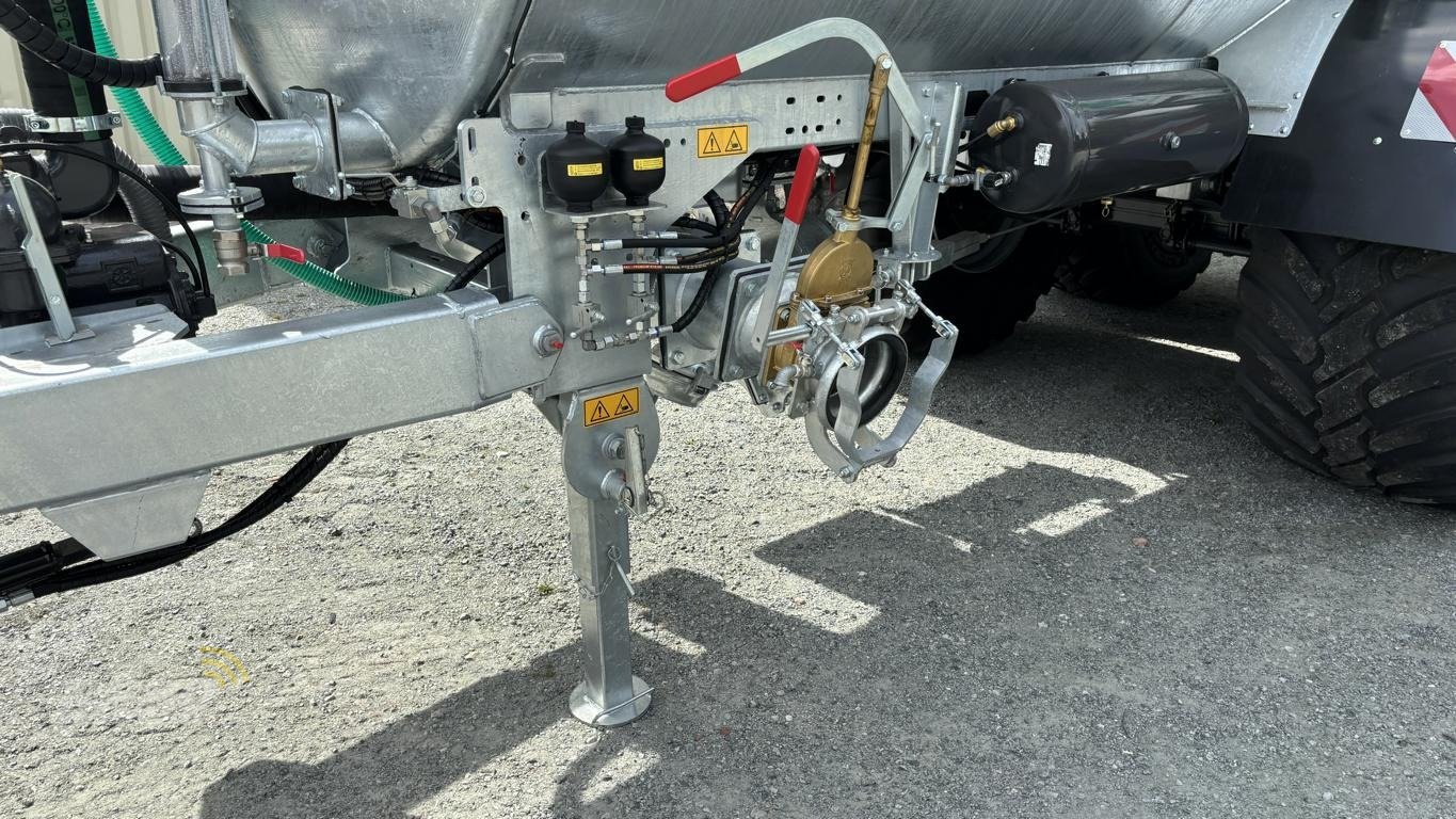 Vakuumfass des Typs Fliegl VFW 14000 Tandem Maxx-Line Plus, Vakuumfasswagen, Neumaschine in Aurich (Bild 12)