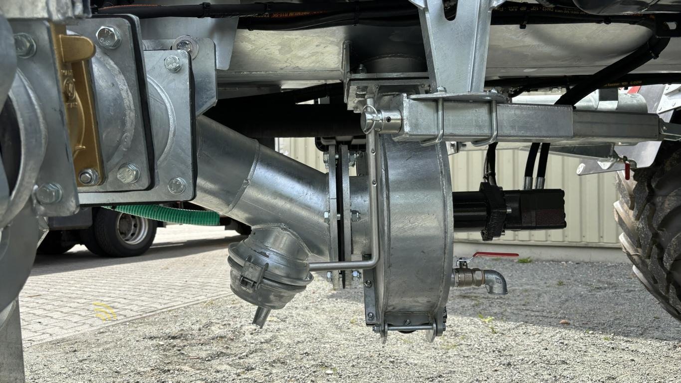 Vakuumfass des Typs Fliegl VFW 14000 Tandem Maxx-Line Plus, Vakuumfasswagen, Neumaschine in Aurich (Bild 13)