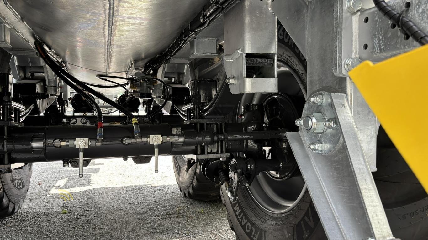 Vakuumfass des Typs Fliegl VFW 14000 Tandem Maxx-Line Plus, Vakuumfasswagen, Neumaschine in Aurich (Bild 19)