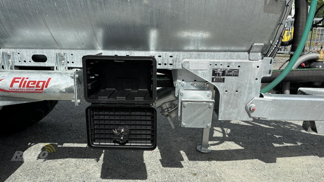 Vakuumfass des Typs Fliegl VFW 14000 Tandem Maxx-Line Plus, Vakuumfasswagen, Neumaschine in Aurich (Bild 22)