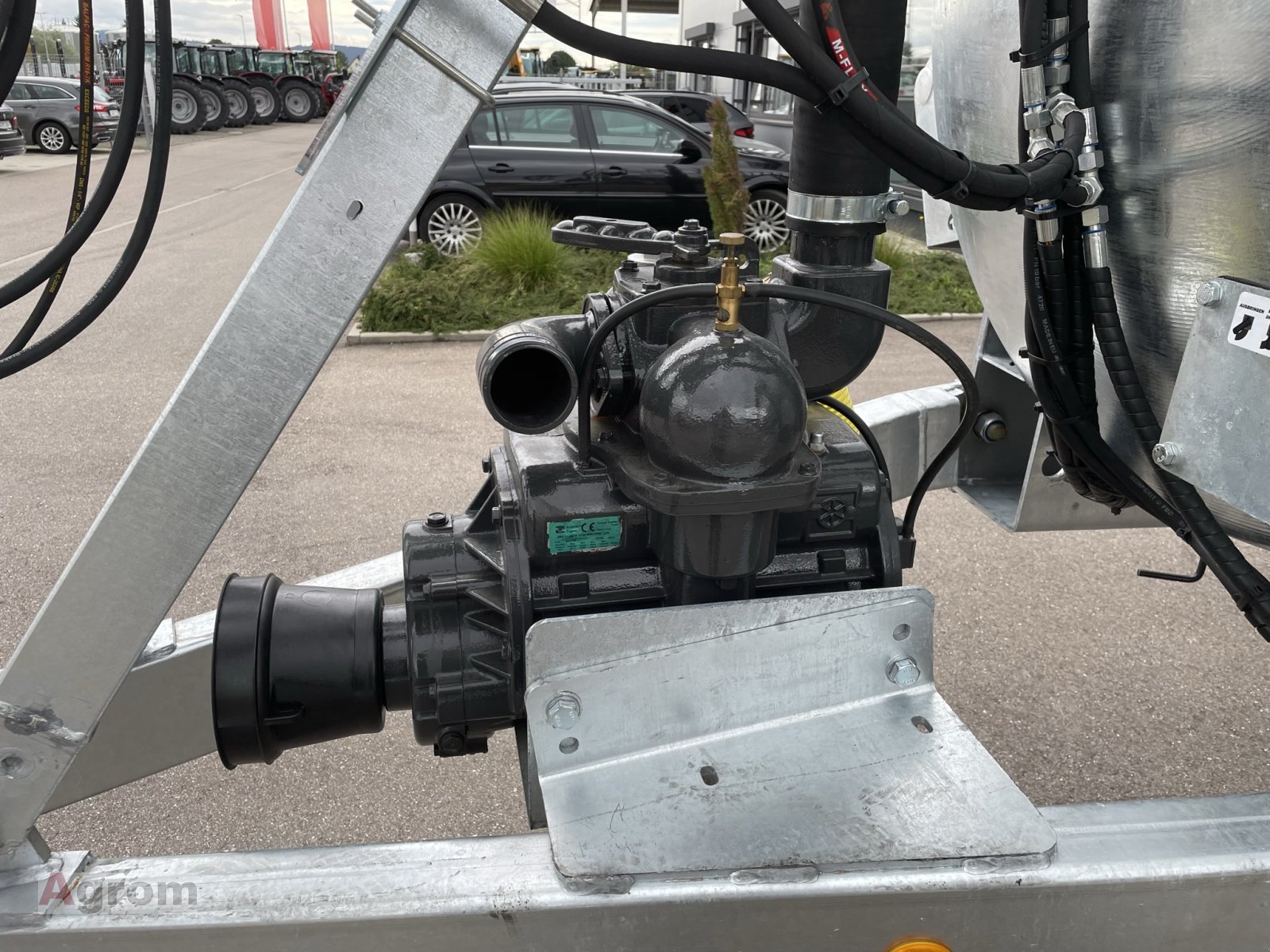 Vakuumfass des Typs Fliegl VWF 8600 JumboLine + Skate 90, Neumaschine in Meißenheim-Kürzell (Bild 10)