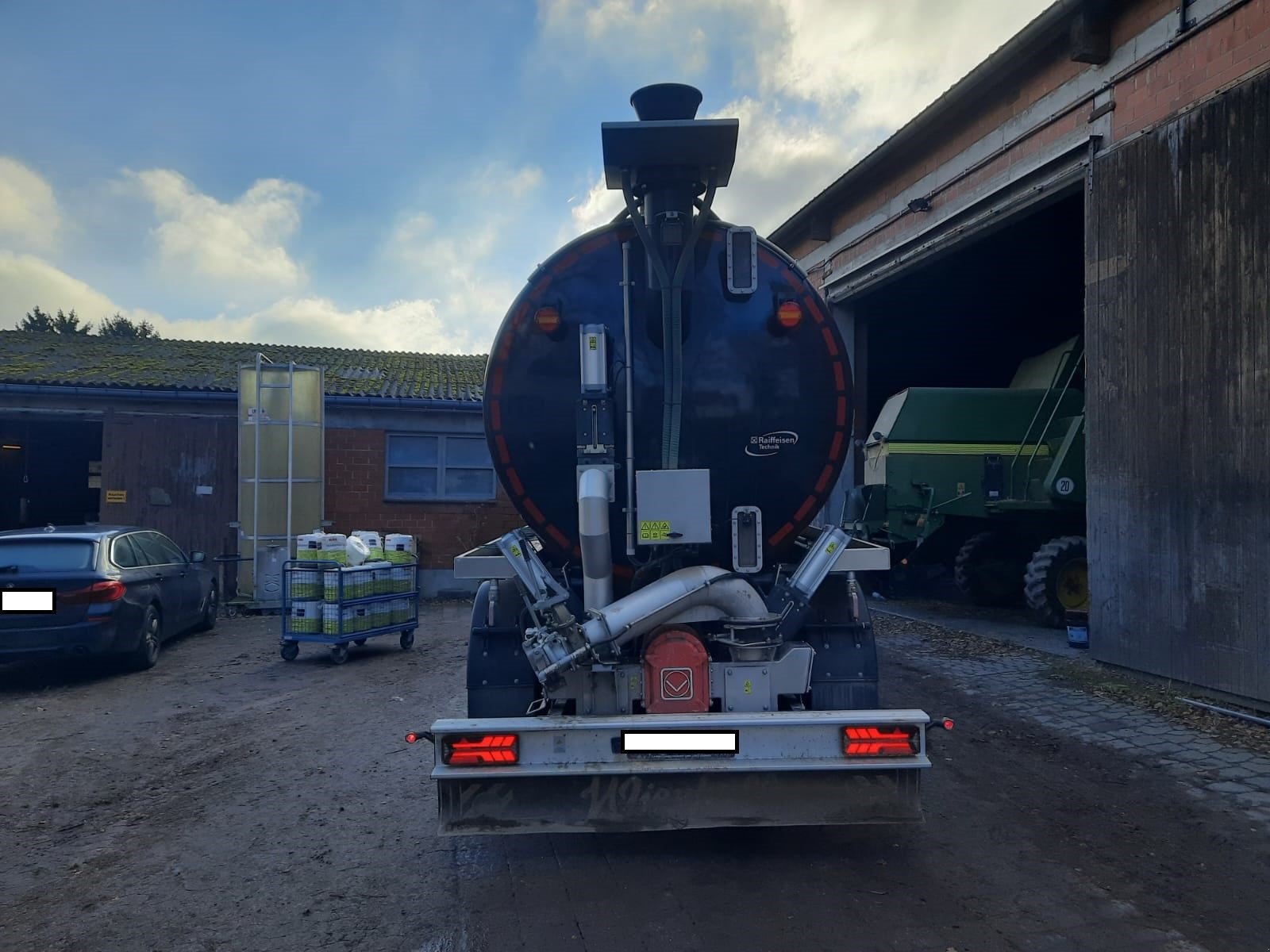 Vakuumfass des Typs Wienhoff Drei-Achs Tanksattelauflieger, Neumaschine in Voitze (Bild 2)