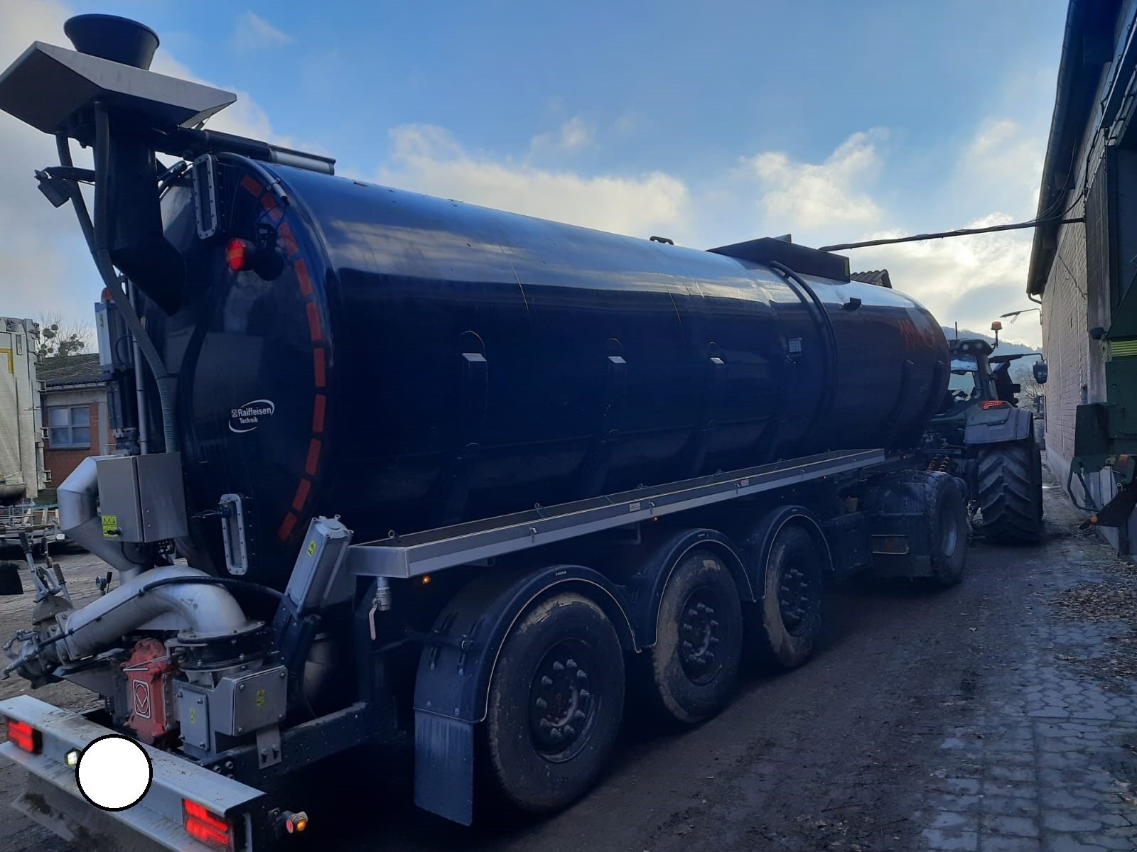 Vakuumfass des Typs Wienhoff Drei-Achs Tanksattelauflieger, Neumaschine in Voitze (Bild 3)