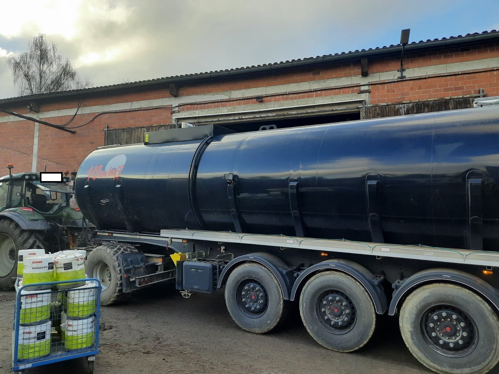 Vakuumfass des Typs Wienhoff Drei-Achs Tanksattelauflieger, Neumaschine in Voitze (Bild 1)