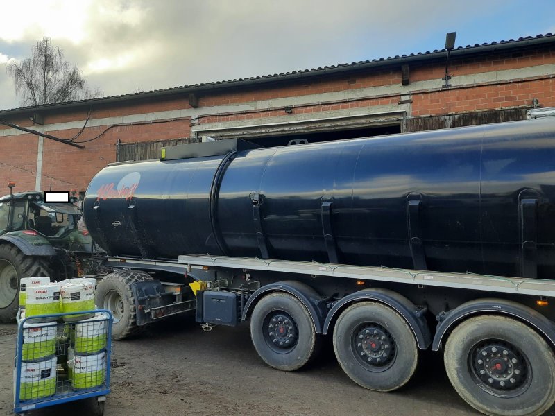 Vakuumfass des Typs Wienhoff Drei-Achs Tanksattelauflieger, Neumaschine in Voitze