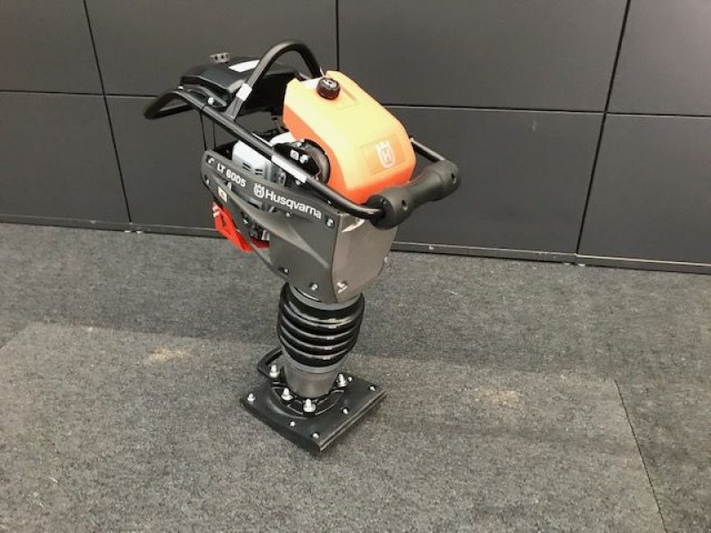 Vibrations-Stampfer des Typs Husqvarna Stampfer LT6005 280mm 4-Takt, Neumaschine in Tamsweg (Bild 1)