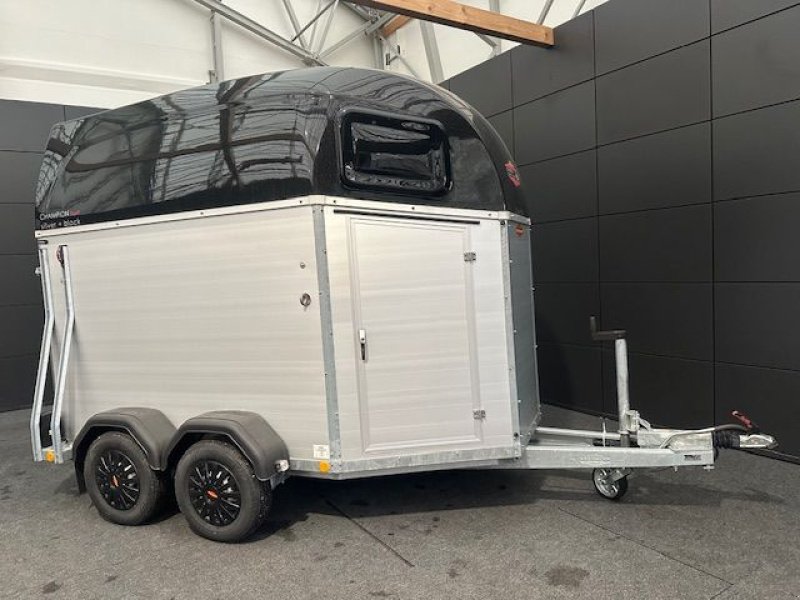 Viehanhänger des Typs Böckmann Pferdeanhänger Champion Esprit s+b Sattelkammer, Neumaschine in Tamsweg (Bild 2)