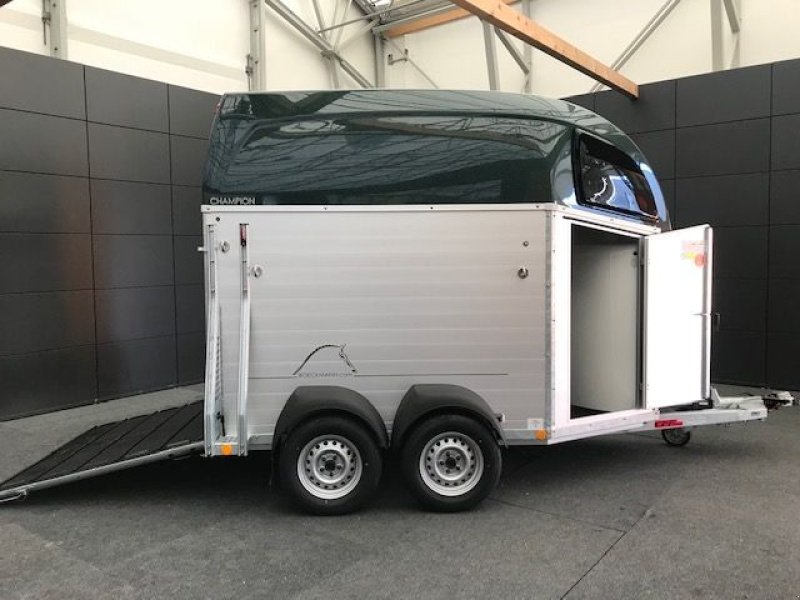 Viehanhänger typu Böckmann Pferdeanhänger Champion R grün-metallic, Neumaschine v Tamsweg (Obrázek 17)