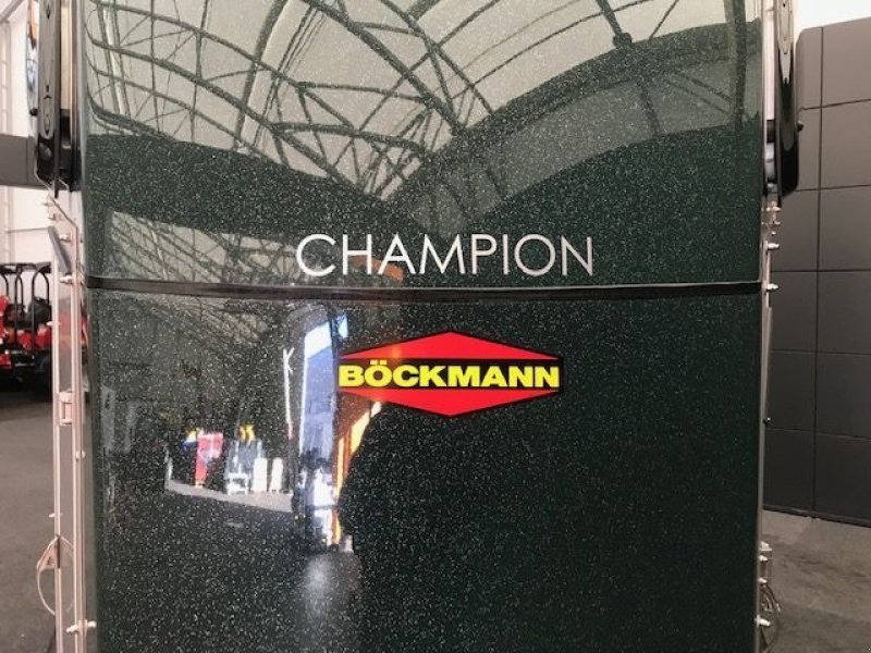 Viehanhänger typu Böckmann Pferdeanhänger Champion R grün-metallic, Neumaschine v Tamsweg (Obrázek 3)