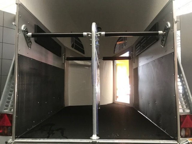 Viehanhänger typu Böckmann Pferdeanhänger Champion R grün-metallic, Neumaschine v Tamsweg (Obrázek 21)