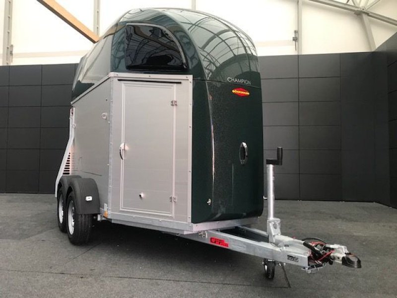 Viehanhänger typu Böckmann Pferdeanhänger Champion R grün-metallic, Neumaschine v Tamsweg (Obrázek 2)