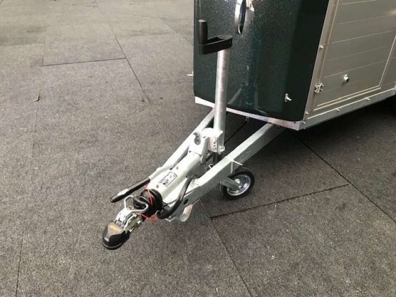 Viehanhänger typu Böckmann Pferdeanhänger Champion R grün-metallic, Neumaschine v Tamsweg (Obrázek 4)