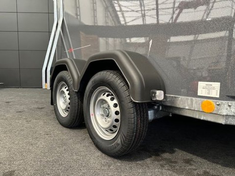 Viehanhänger des Typs Böckmann Pferdeanhänger Comfort Esprit ECO 2,4to, Neumaschine in Tamsweg (Bild 10)
