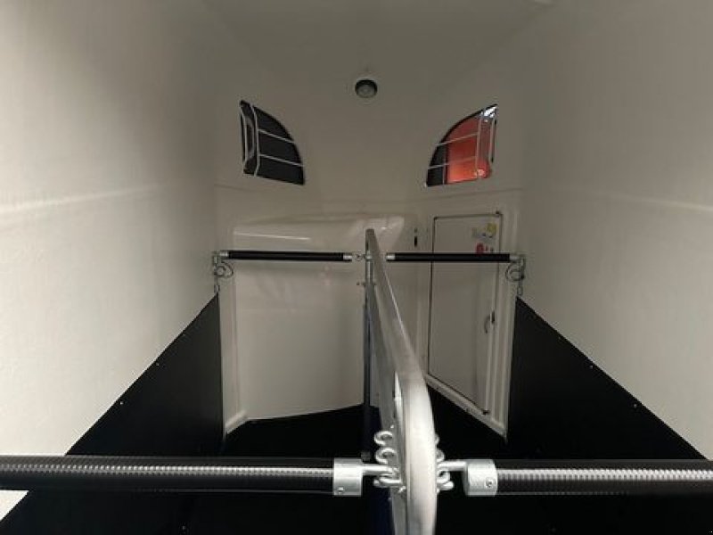 Viehanhänger des Typs Böckmann Pferdeanhänger Comfort Esprit ECO 2,4to, Neumaschine in Tamsweg (Bild 15)