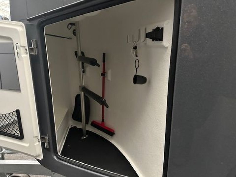 Viehanhänger des Typs Böckmann Pferdeanhänger Comfort Esprit ECO 2,4to, Neumaschine in Tamsweg (Bild 12)