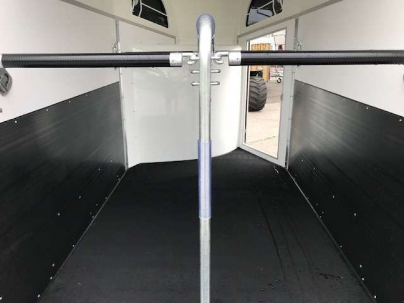 Viehanhänger des Typs Böckmann Pferdeanhänger Duo R mit Sattelkammer, Neumaschine in Tamsweg (Bild 15)