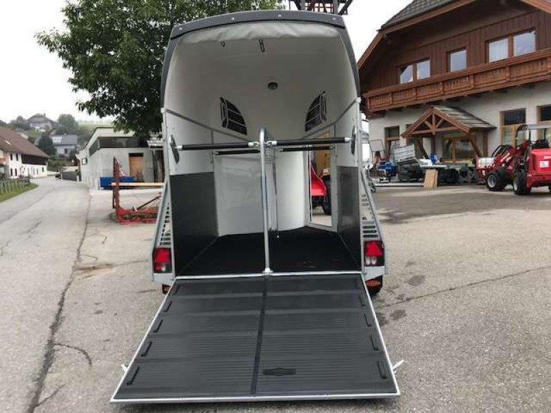 Viehanhänger des Typs Böckmann Pferdeanhänger Duo R mit Sattelkammer, Neumaschine in Tamsweg (Bild 7)