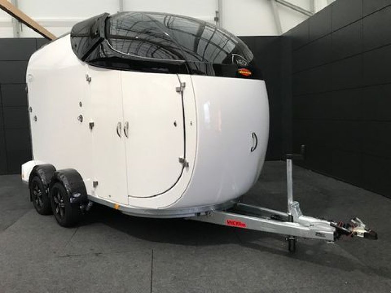 Viehanhänger des Typs Böckmann Pferdeanhänger Neo L SR 2,7to Sattelraum, Neumaschine in Tamsweg (Bild 1)