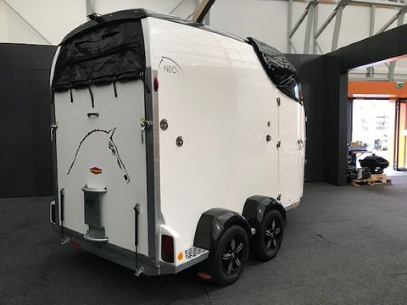 Viehanhänger des Typs Böckmann Pferdeanhänger Neo L SR 2,7to Sattelraum, Neumaschine in Tamsweg (Bild 7)