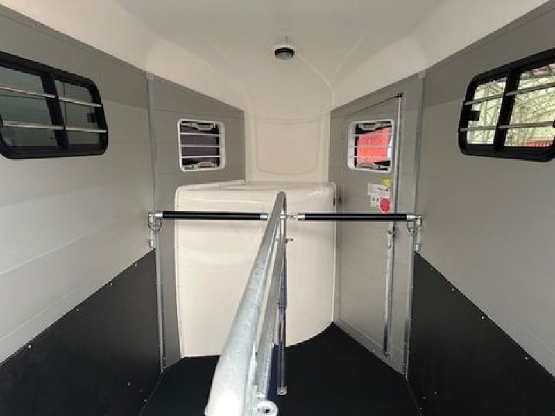 Viehanhänger des Typs Böckmann Pferdeanhänger Portax Esprit ECO 2,4to 3,27x1,65, Neumaschine in Tamsweg (Bild 15)