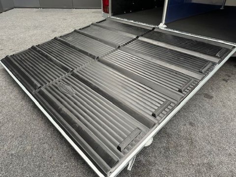 Viehanhänger des Typs Böckmann Pferdeanhänger Portax Esprit ECO 2,4to 3,27x1,65, Neumaschine in Tamsweg (Bild 13)