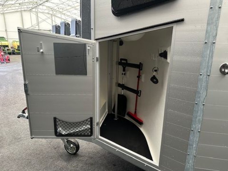 Viehanhänger des Typs Böckmann Pferdeanhänger Portax Esprit ECO 2,4to 3,27x1,65, Neumaschine in Tamsweg (Bild 17)