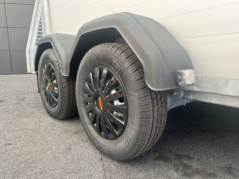 Viehanhänger des Typs Böckmann Pferdeanhänger Portax Esprit silver+black 2,4to, Neumaschine in Tamsweg (Bild 13)