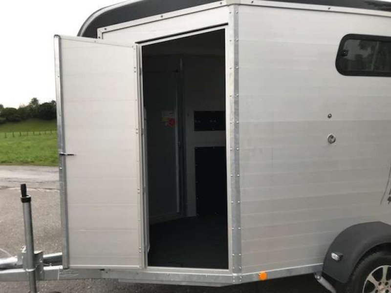 Viehanhänger del tipo Böckmann Pferdeanhänger Portax L E, Neumaschine In Tamsweg (Immagine 19)