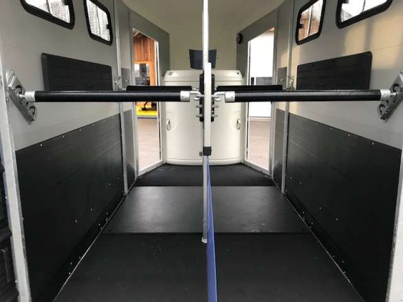 Viehanhänger del tipo Böckmann Pferdeanhänger Portax L E, Neumaschine In Tamsweg (Immagine 2)