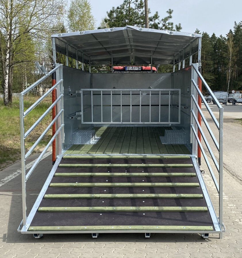 Viehanhänger des Typs CYNKOMET Viehanhänger / livestock trailer, Neumaschine in Michałowo (Bild 2)