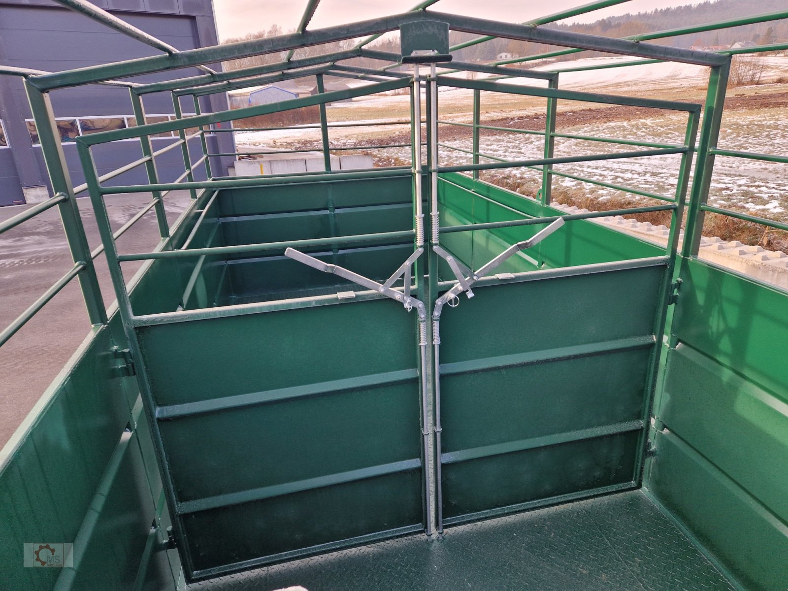 Viehanhänger типа Dinapolis TRV 760 Tiertransportwagen Druckluft Hydr. Absenkbar, Neumaschine в Tiefenbach (Фотография 13)