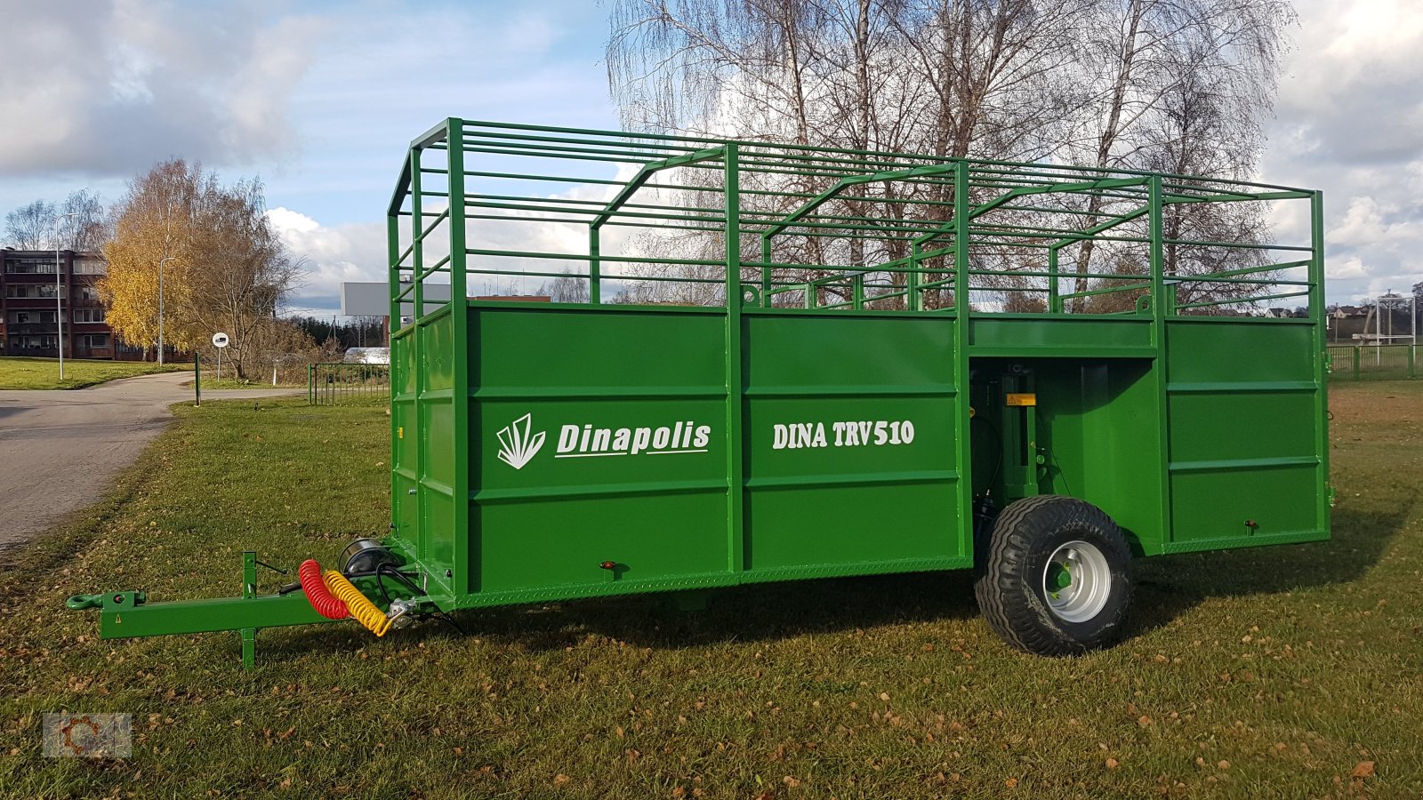 Viehanhänger des Typs Dinapolis TRV Tiertransportwagen Druckluft Hydraulisch absenkbar, Neumaschine in Tiefenbach (Bild 1)