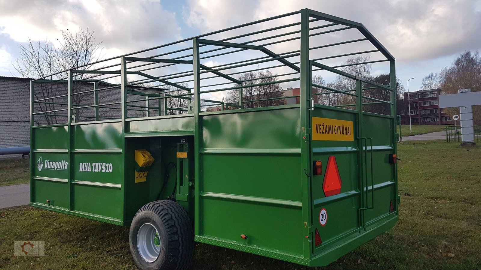 Viehanhänger des Typs Dinapolis TRV Tiertransportwagen Druckluft Hydraulisch absenkbar, Neumaschine in Tiefenbach (Bild 5)
