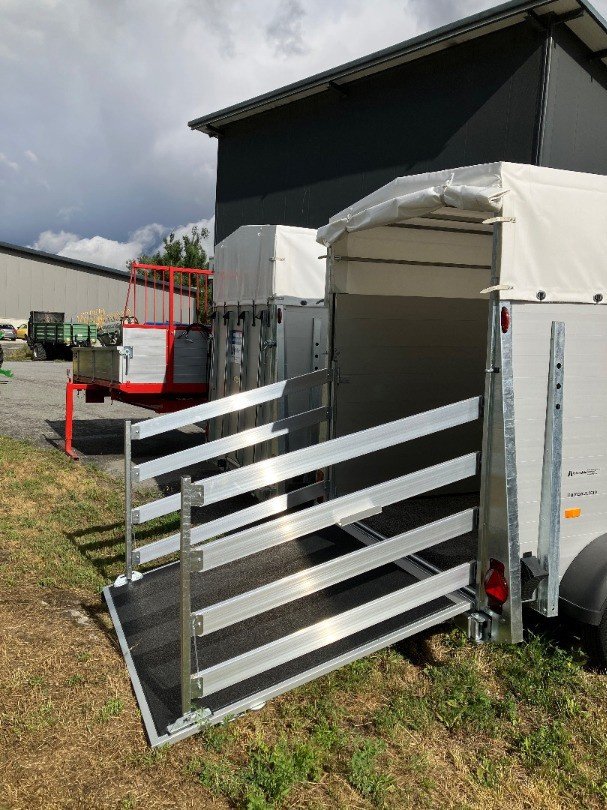 Viehanhänger des Typs Humbaur HTV 243016 AG, Neumaschine in Susten (Bild 7)