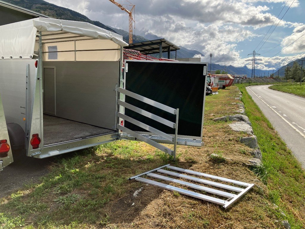 Viehanhänger des Typs Humbaur HTV 243016 AG, Neumaschine in Susten (Bild 3)