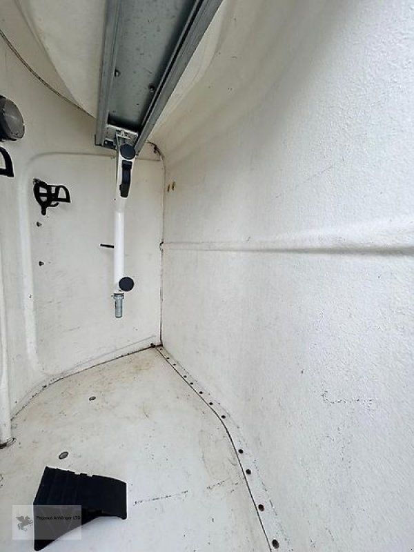 Viehanhänger typu Humbaur Pegasus Vollpoly 2,4t Sattelkammer, Gebrauchtmaschine v Gevelsberg (Obrázek 7)