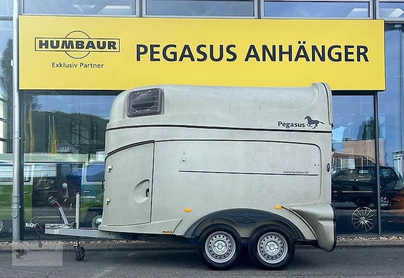 Viehanhänger typu Humbaur Pegasus Vollpoly 2,4t Sattelkammer, Gebrauchtmaschine v Gevelsberg (Obrázek 1)