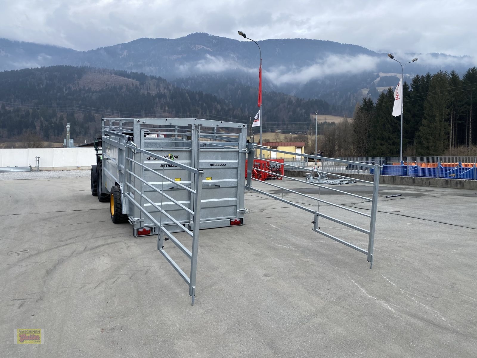 Viehanhänger des Typs Joskin Betimax RDSG 5000 Viehhänger absenkbar, Neumaschine in Kötschach (Bild 25)