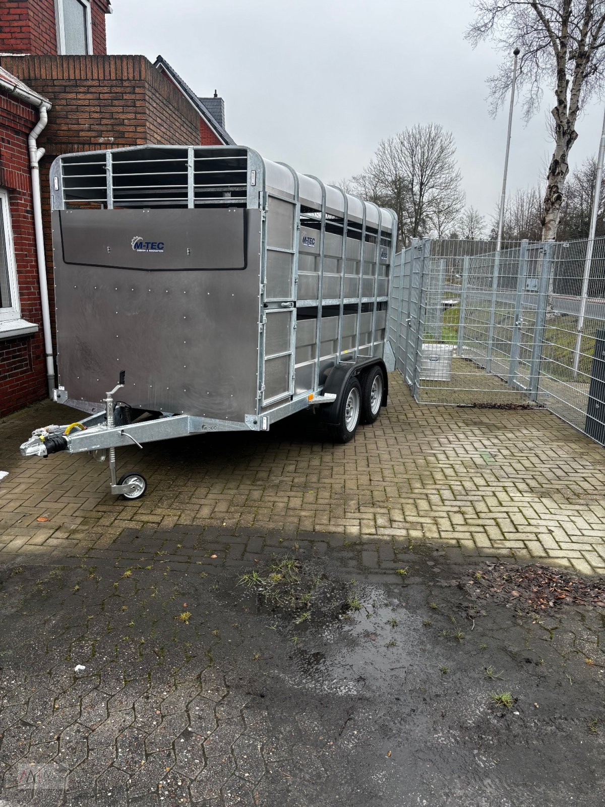 Viehanhänger типа M-Tec PKW Viehanhänger 2 Achser, Neumaschine в Berumerfehn (Фотография 1)