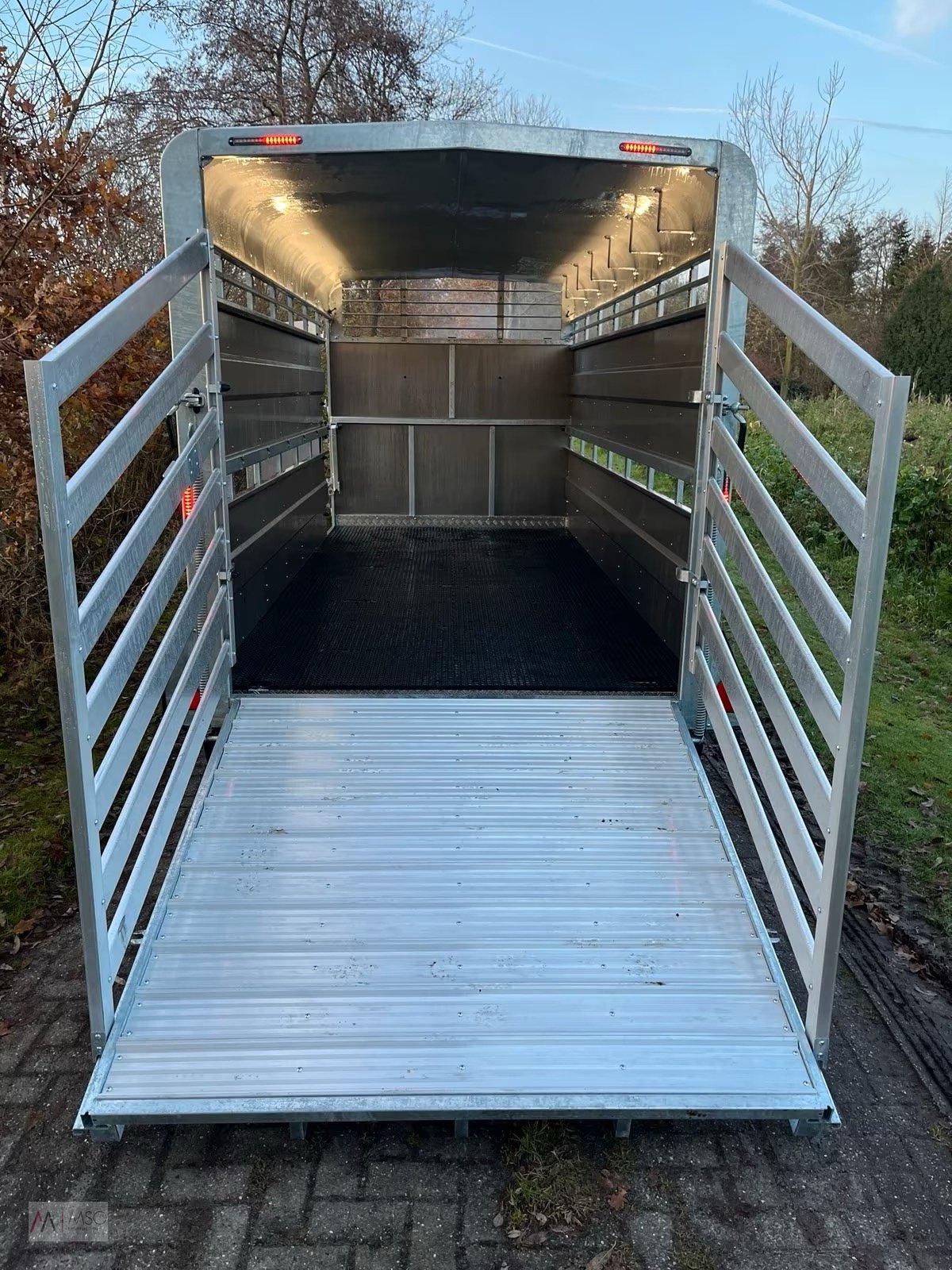 Viehanhänger типа M-Tec PKW Viehanhänger, Neumaschine в Berumerfehn (Фотография 17)