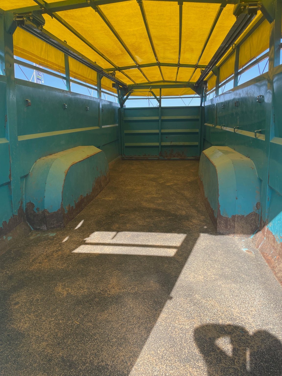 Viehanhänger del tipo Rolland Rollvan 85, Gebrauchtmaschine In LA SOUTERRAINE (Immagine 6)