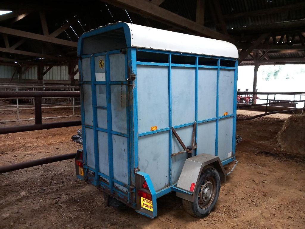 Viehanhänger des Typs Sonstige Bétaillère - Marque COLASSE, Gebrauchtmaschine in BRECE (Bild 2)