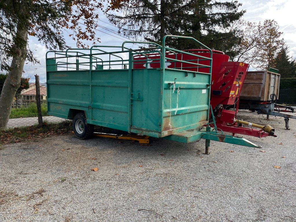 Viehanhänger du type Sonstige BT 47, Gebrauchtmaschine en VERNOUX EN VIVARAIS (Photo 1)