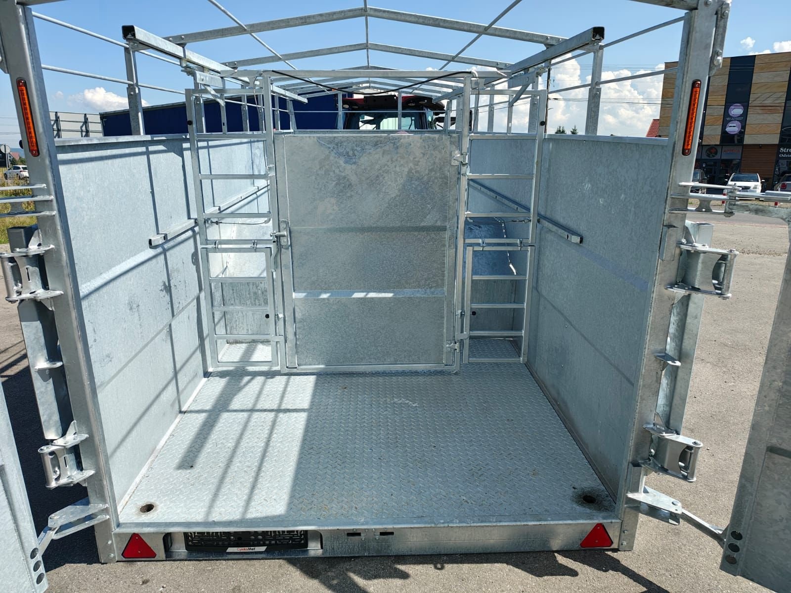 Viehanhänger des Typs Sonstige Cynkomet T 667 H, Neumaschine in Hopfgarten (Bild 4)