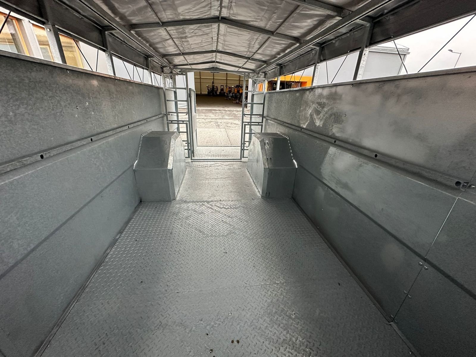 Viehanhänger типа Sonstige Cynkomet Viehtransporter T677H, Neumaschine в Tamsweg (Фотография 2)