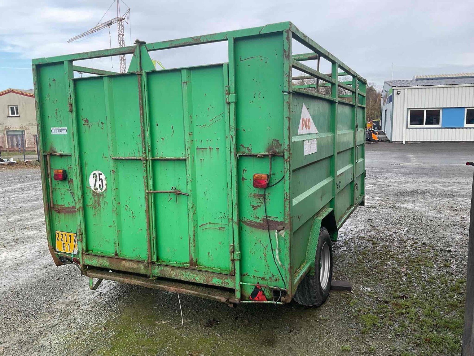 Viehanhänger du type Sonstige P40, Gebrauchtmaschine en SAINT CLAIR SUR ELLE (Photo 2)