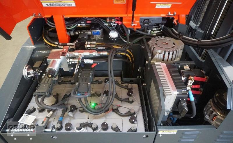 Vierwege- & Seitenstapler typu Combilift CBE3000, Gebrauchtmaschine v Friedberg-Derching (Obrázek 5)