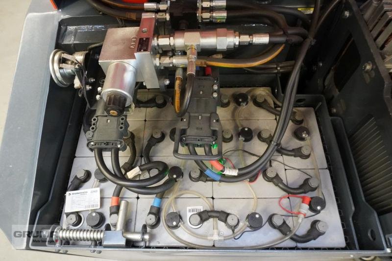Vierwege- & Seitenstapler des Typs Combilift CBE3000, Gebrauchtmaschine in Friedberg-Derching (Bild 5)