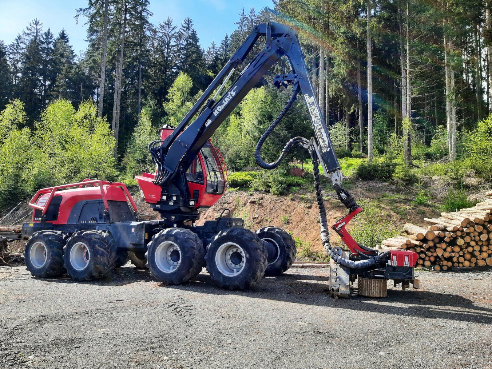 Vollernter des Typs Komatsu 931 XC, Gebrauchtmaschine in Böbrach (Bild 1)